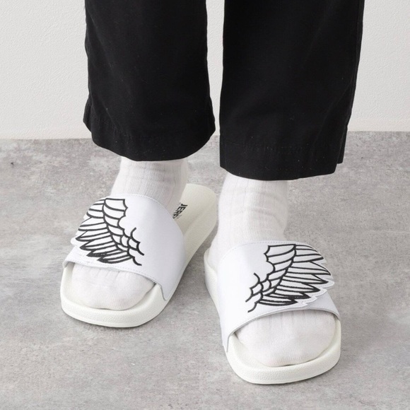 💙 NWT💙 ADIDAS Jeremy Scott Monogram Adilette Wings Slides
 ￼ ￼ - Picture 1 of 8